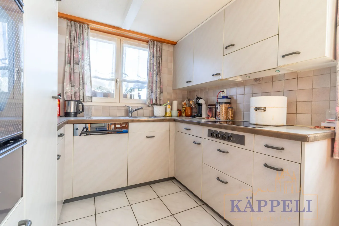 Charmante et bien entretenue maison bifamiliale dans un emplacement central à Uebeschi rural - Photo 11 sur 17