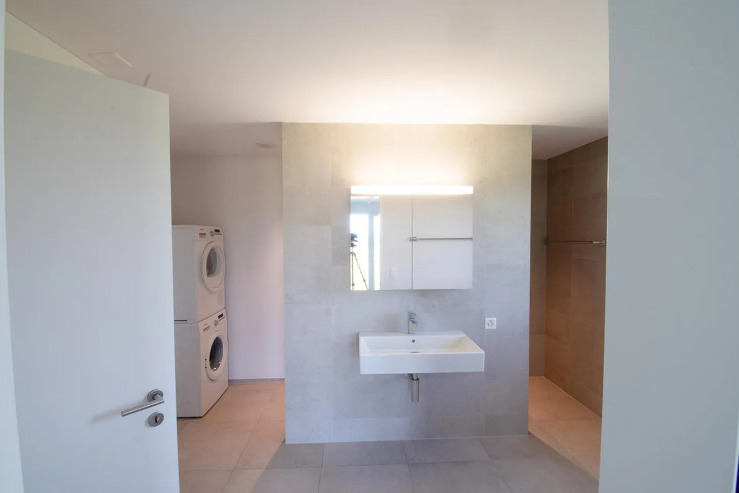 Appartamento moderno di 3,5 locali nel verde e vicino al centro – Standard Minergie-A - Foto 9 di 11