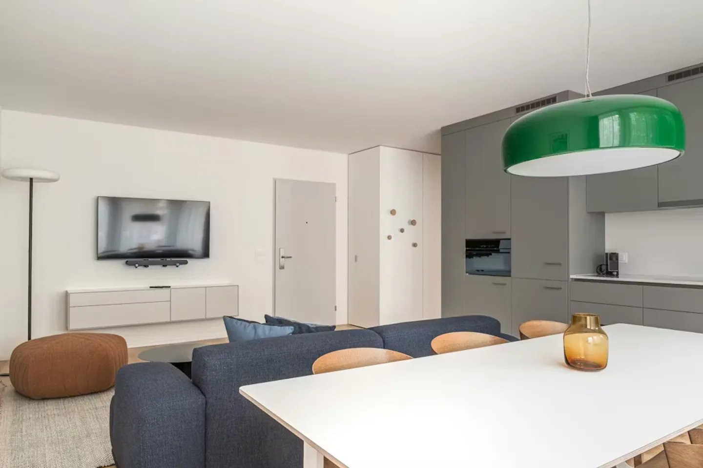 NEW WOW! 3min to HB - furnished 2.5-room apartment 56m2 - from 01.11.2025 - Photo 5 of 10
