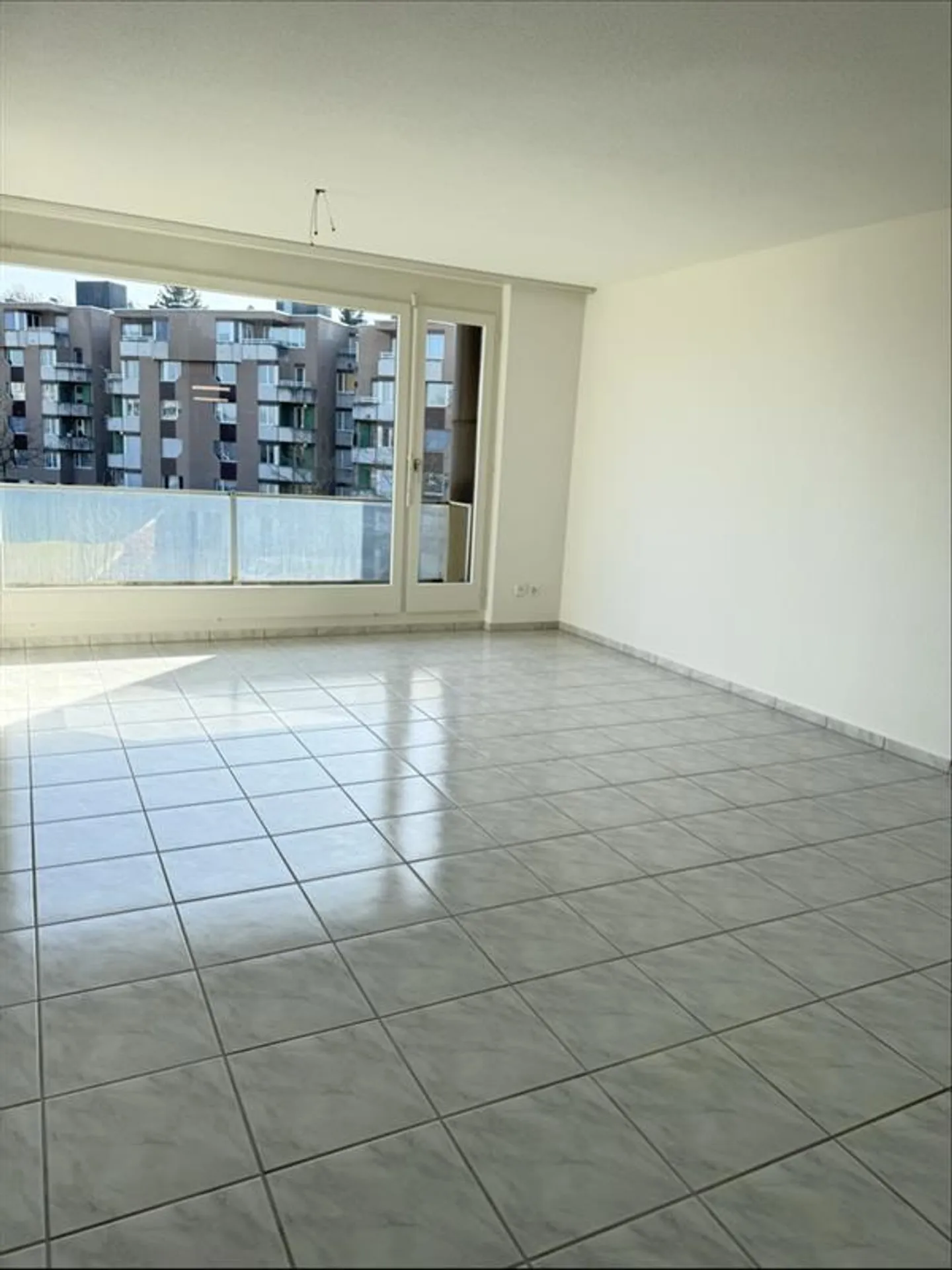 Modern 3.5-room apartment in a quiet location - Photo 2 of 6