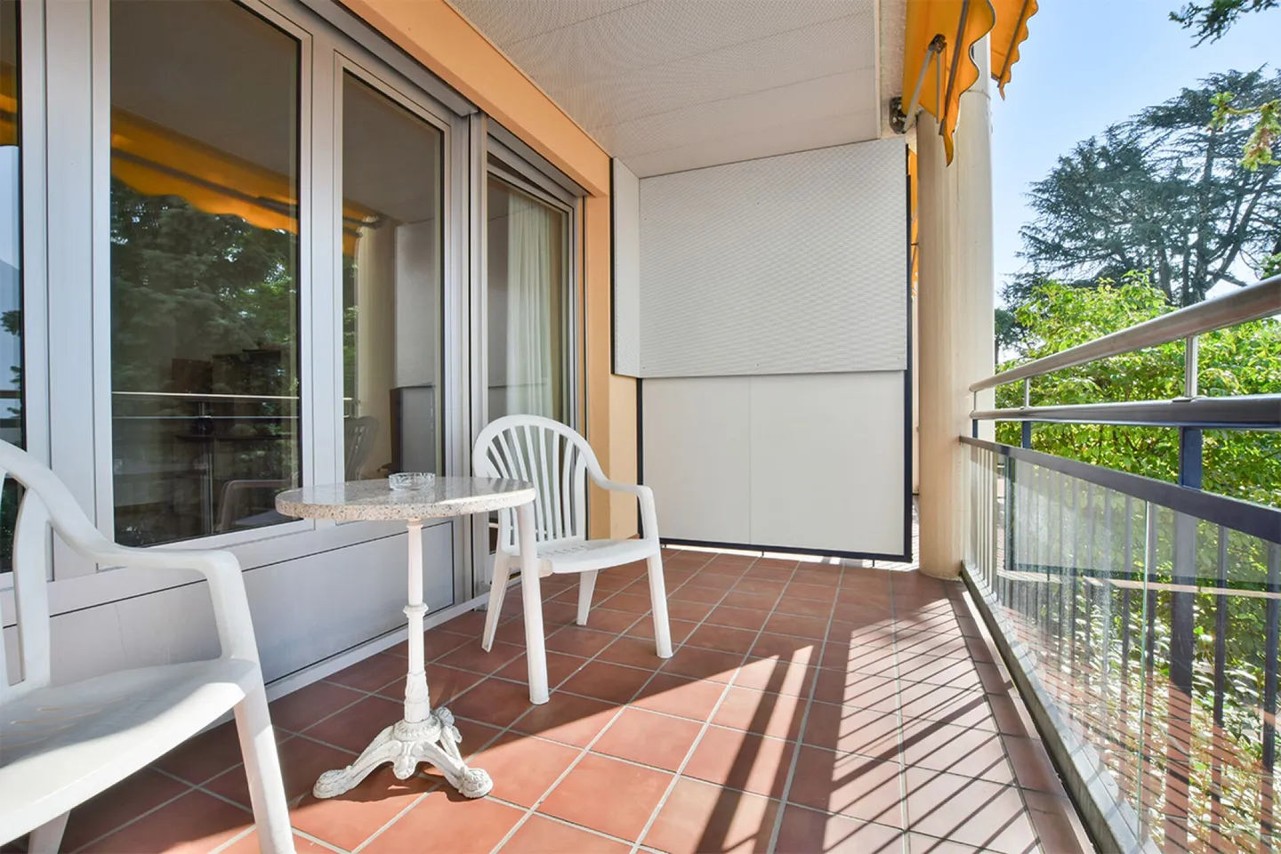 Bright 3.5-room furnished apartment with park view - Photo 4 of 9