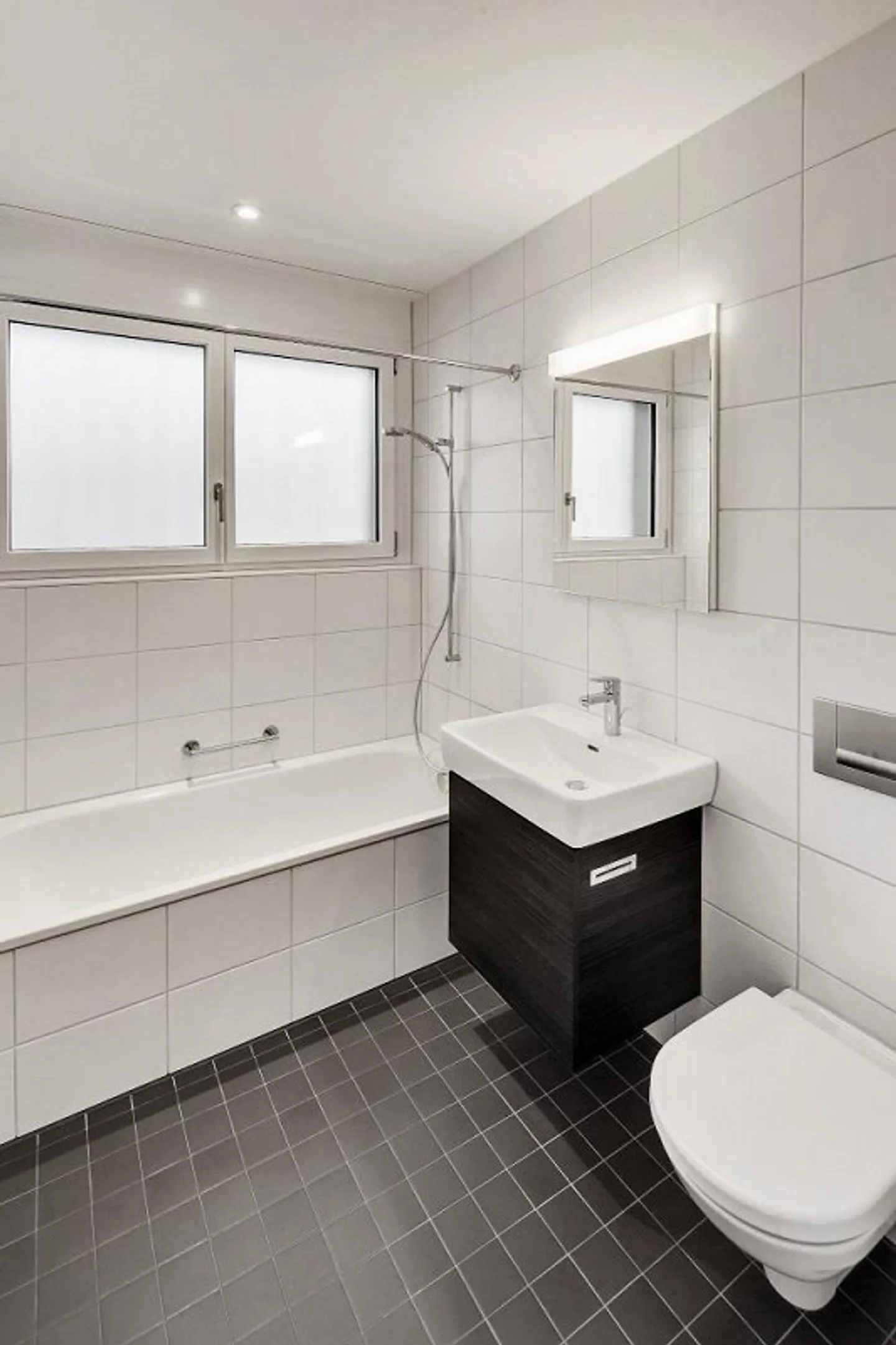 Modern 2.5-room apartment in the heart of Glattpark with afternoon sun - Photo 4 of 12