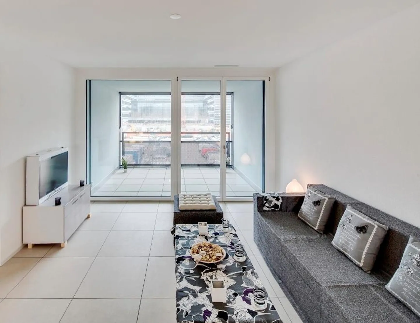 Modern 2.5-room apartment in the heart of Glattpark with afternoon sun - Photo 6 of 12