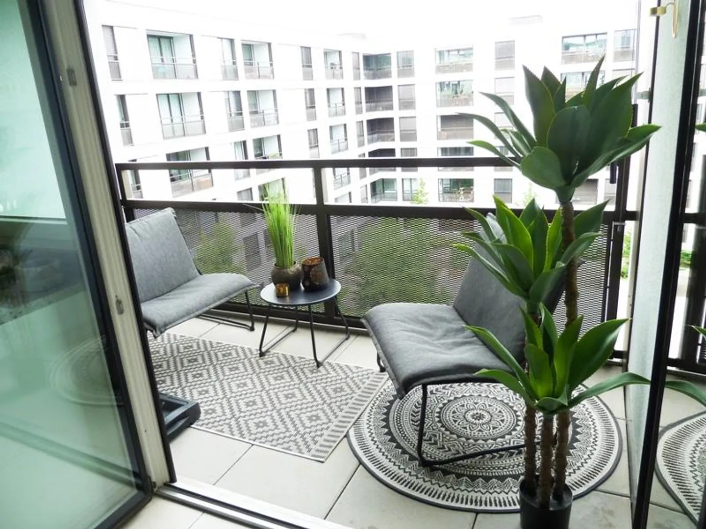 Modern 2.5-room apartment in the heart of Glattpark with afternoon sun - Photo 7 of 12