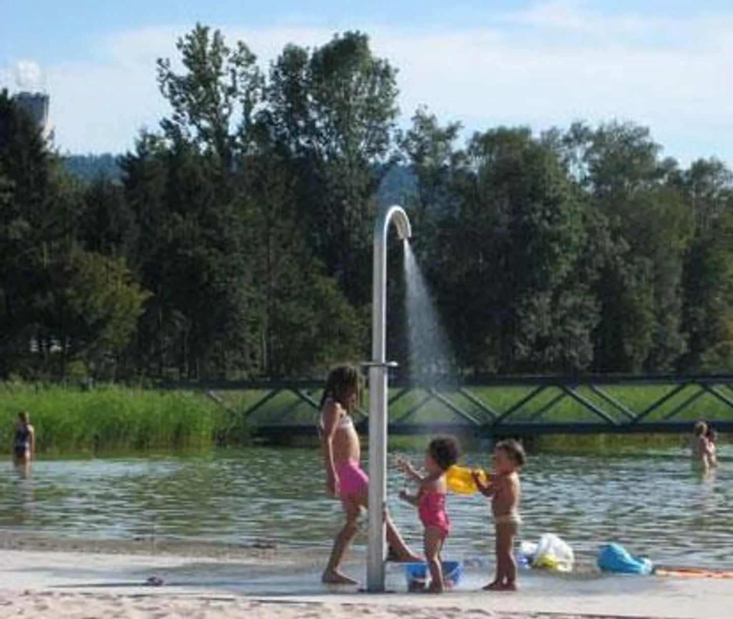 Modern 2.5-room apartment in the heart of Glattpark with afternoon sun - Photo 11 of 12