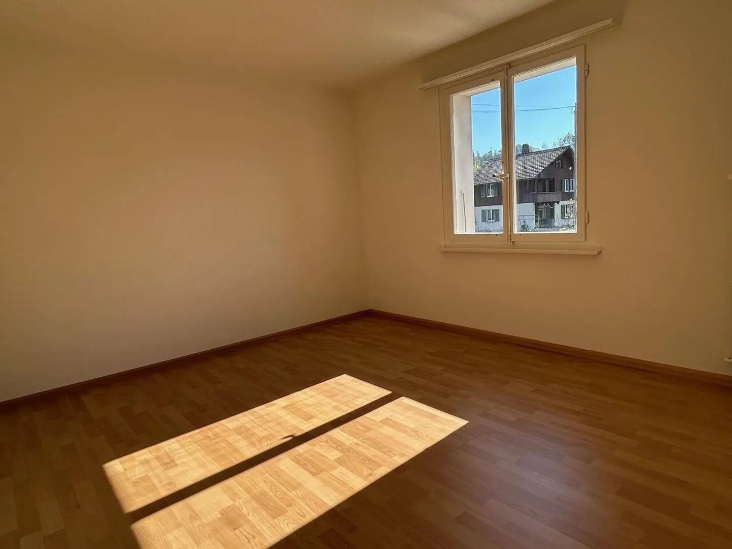 Appartamento attraente e bellissimo - Foto 7 di 9