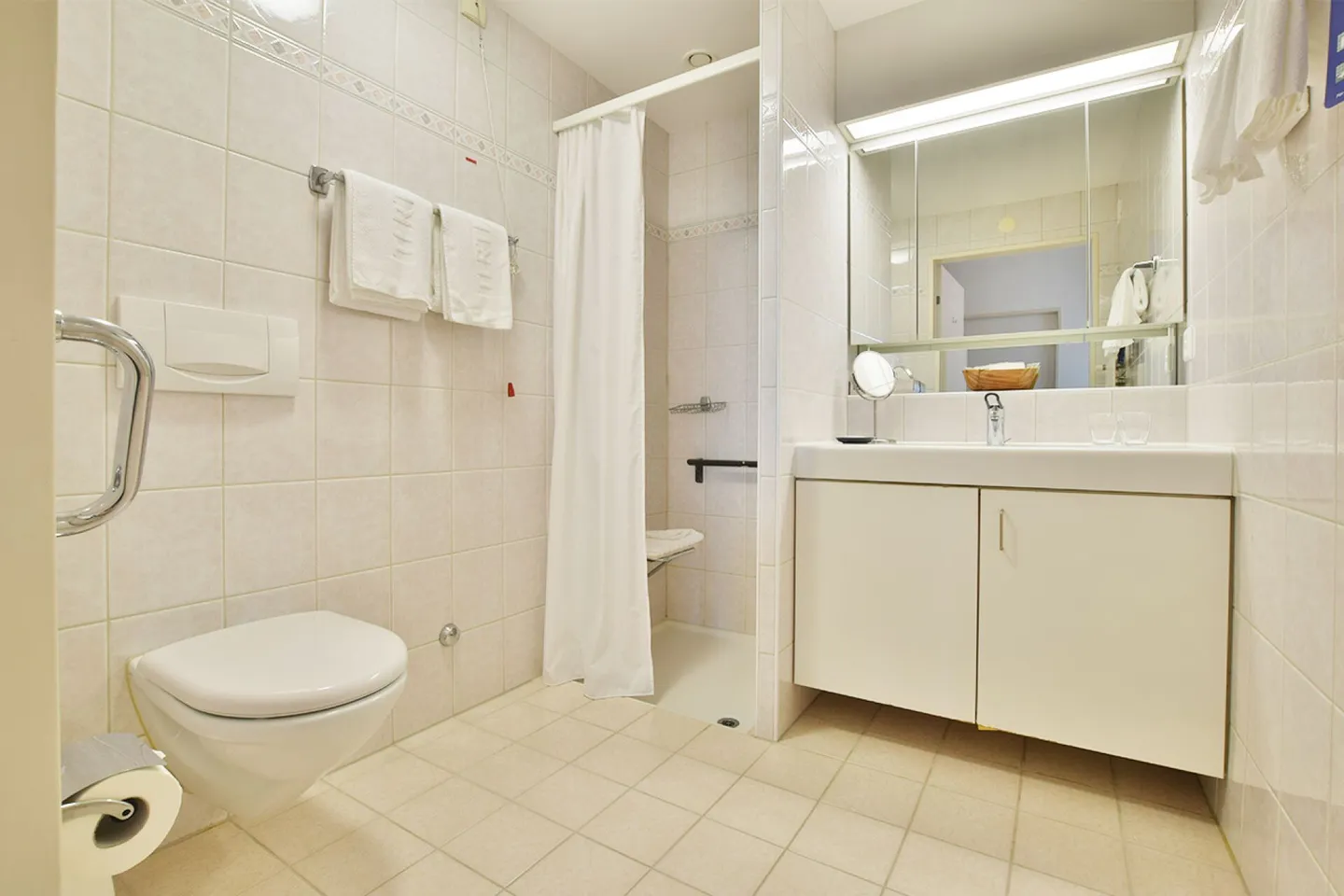 Bright 3.5-room furnished apartment with park view - Photo 9 of 9