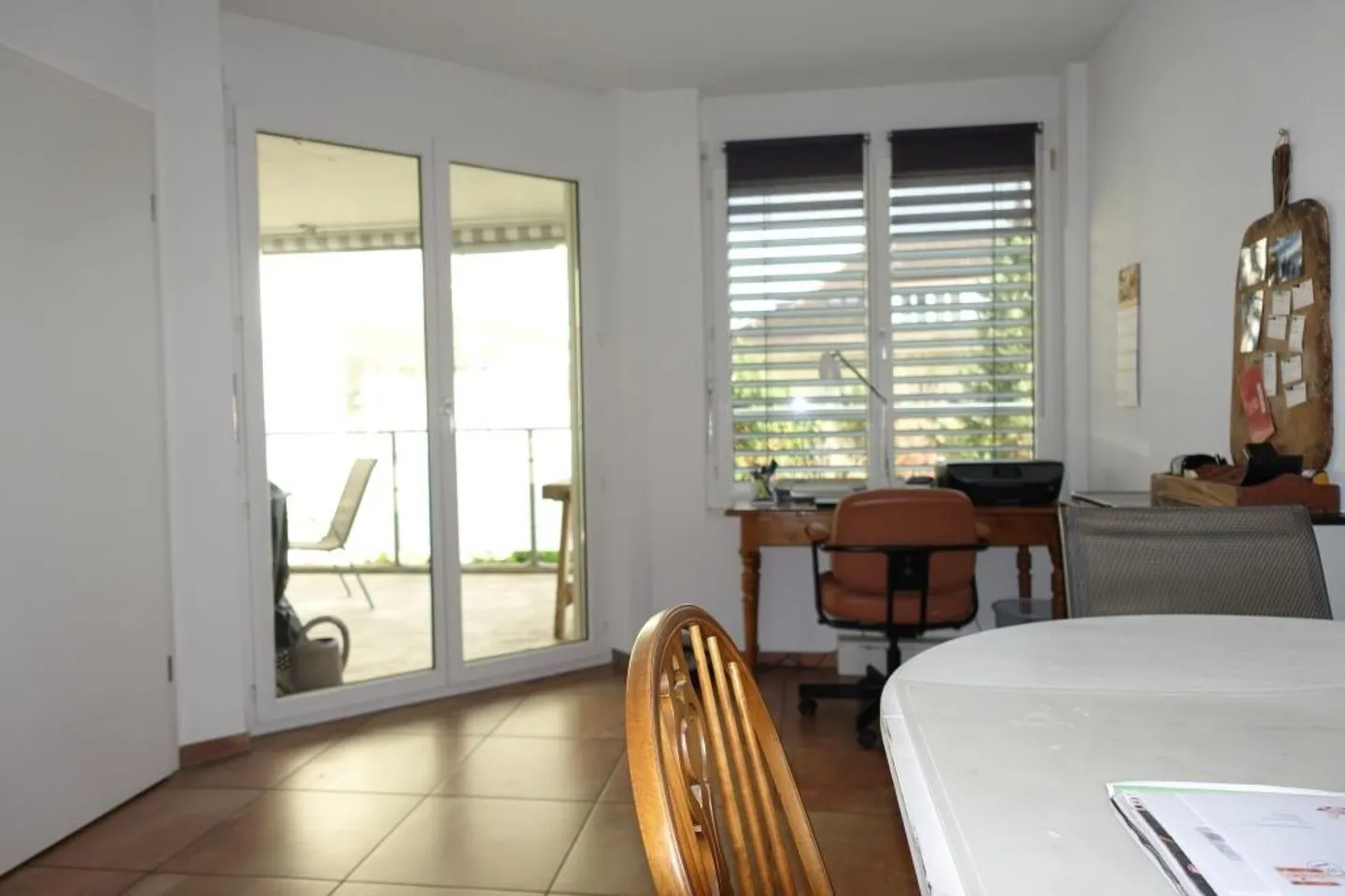 Condominium rénové de 4,5 pièces avec deux balcons et place de parking souterrain - Photo 11 sur 19