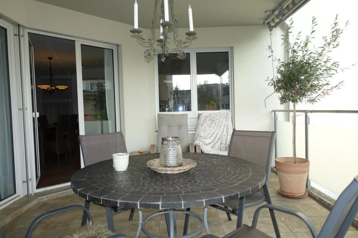 Condominium rénové de 4,5 pièces avec deux balcons et place de parking souterrain - Photo 14 sur 19