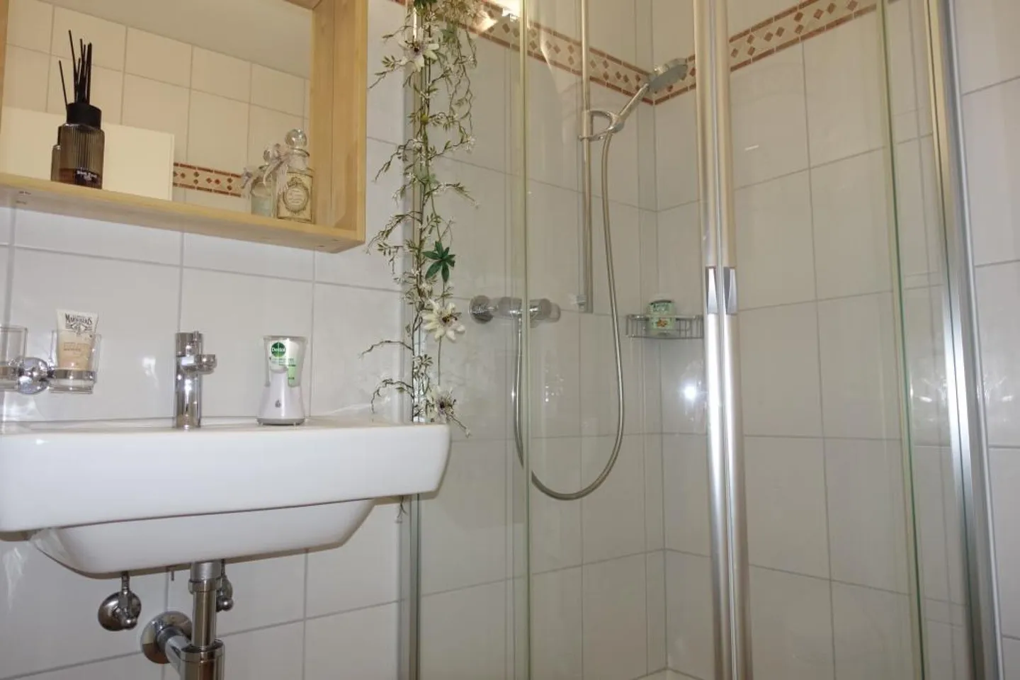 Condominium rénové de 4,5 pièces avec deux balcons et place de parking souterrain - Photo 17 sur 19