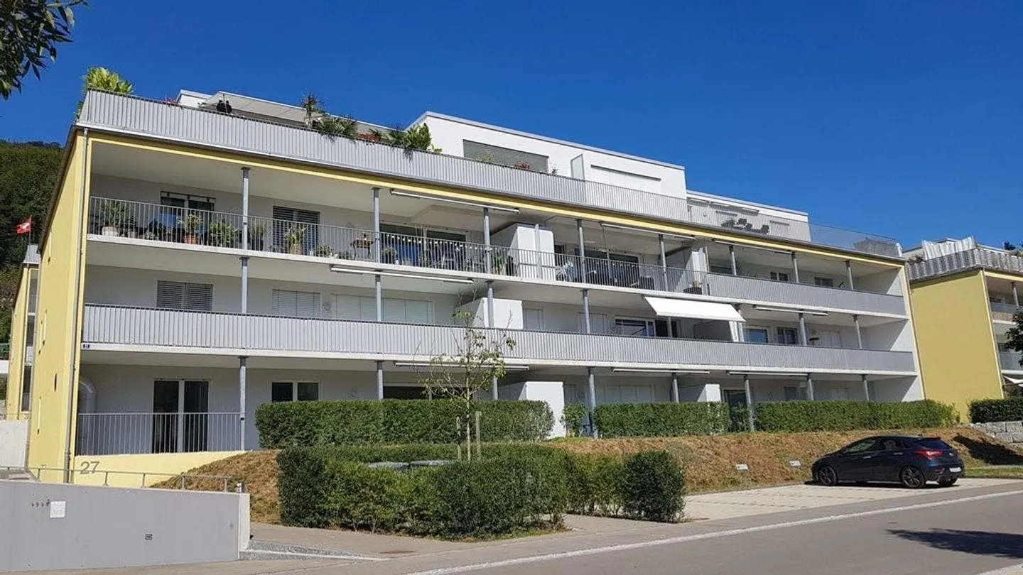 Appartamento moderno con grande balcone - Foto 1 di 8