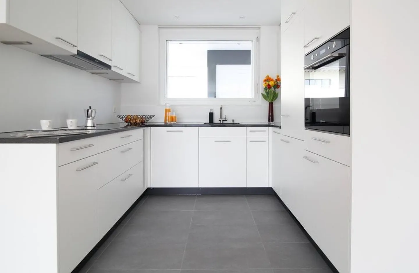 Appartamento moderno con grande balcone - Foto 2 di 8