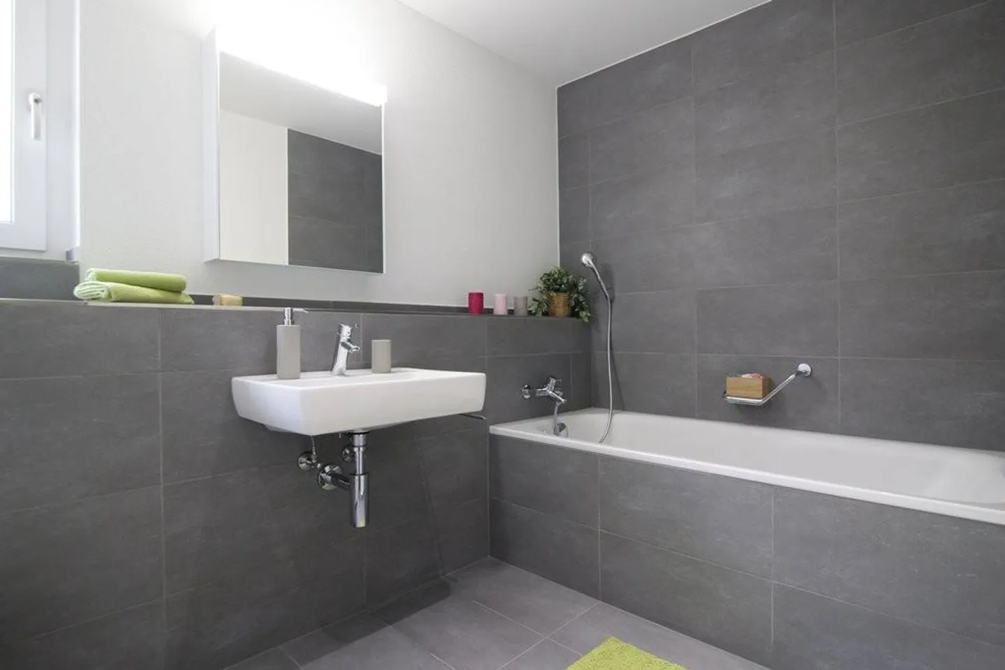 Appartamento moderno con grande balcone - Foto 4 di 8