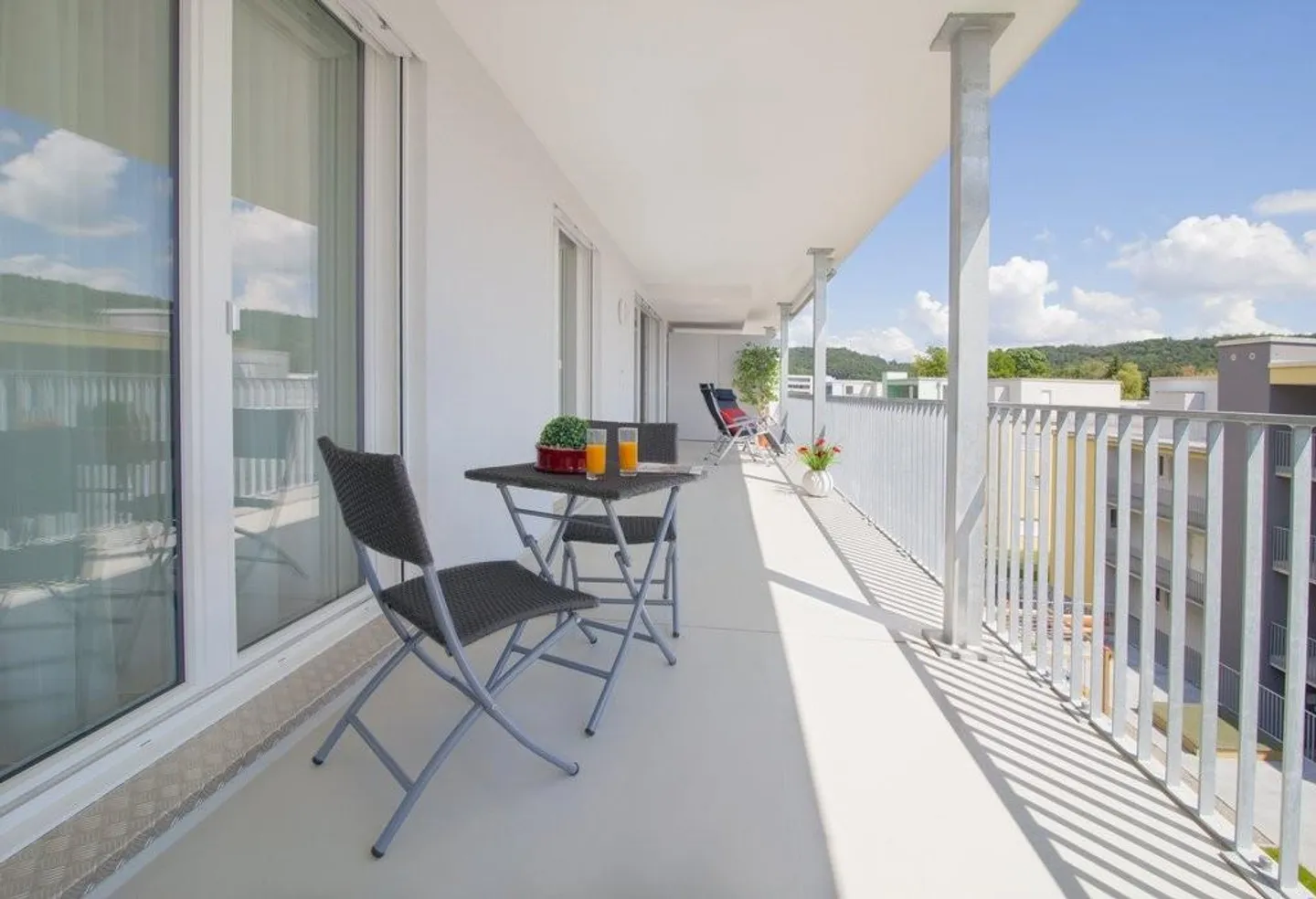 Appartamento moderno con grande balcone - Foto 7 di 8