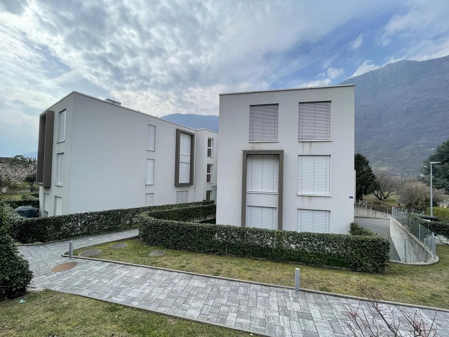 MODERN AND SPACIOUS 2.5 APARTMENT WITH TWO INTERNAL PARKING SPACES - Photo 12 of 13