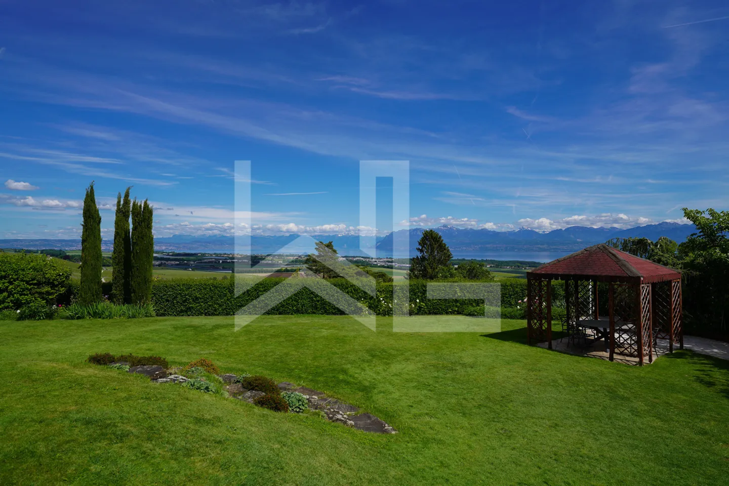 Villa mit atemberaubendem Blick auf die Küste, den See und die Alpen - Foto 23 von 24