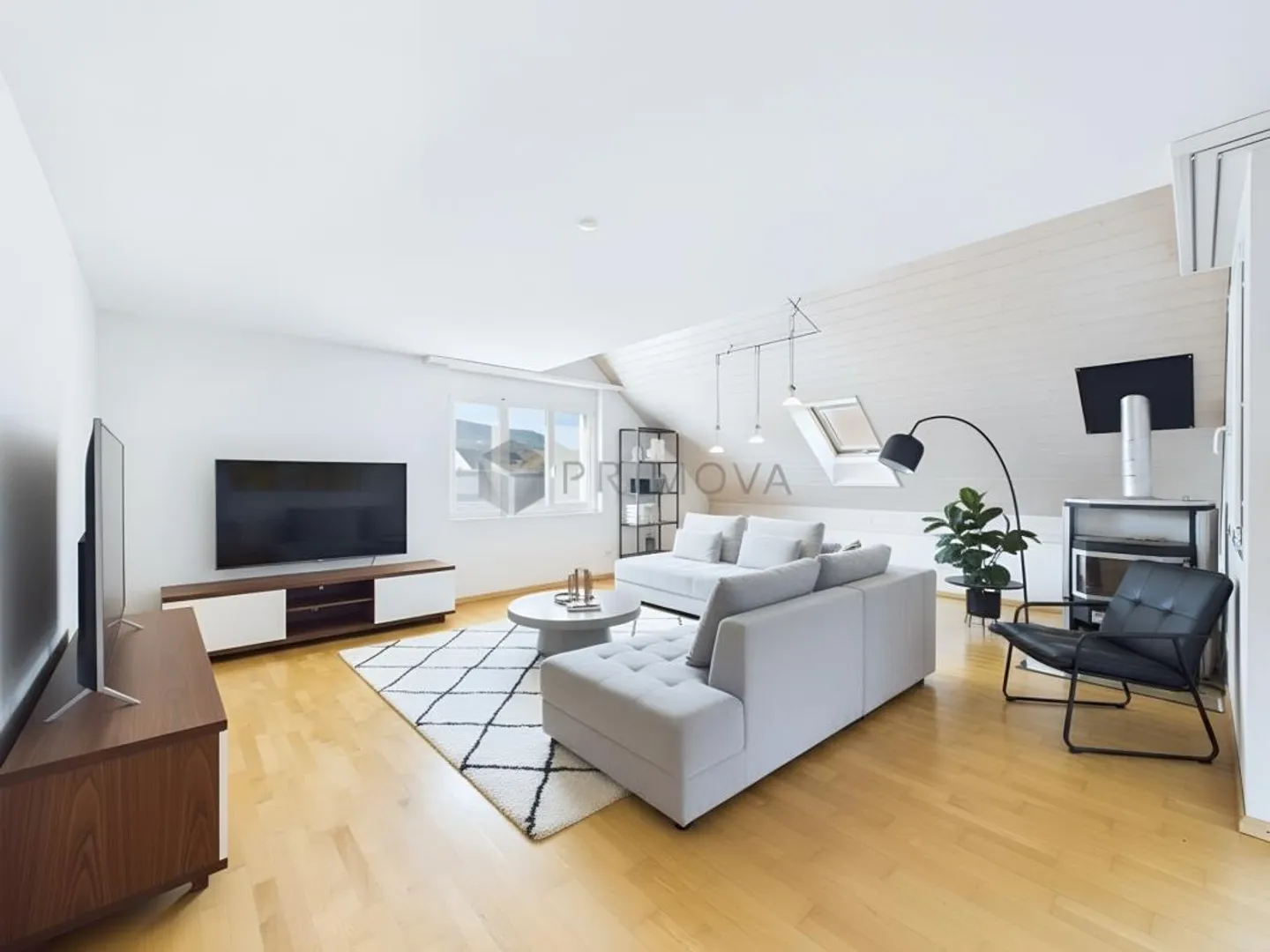 Geräumige Maisonette mit Balkon - Foto 1 von 12