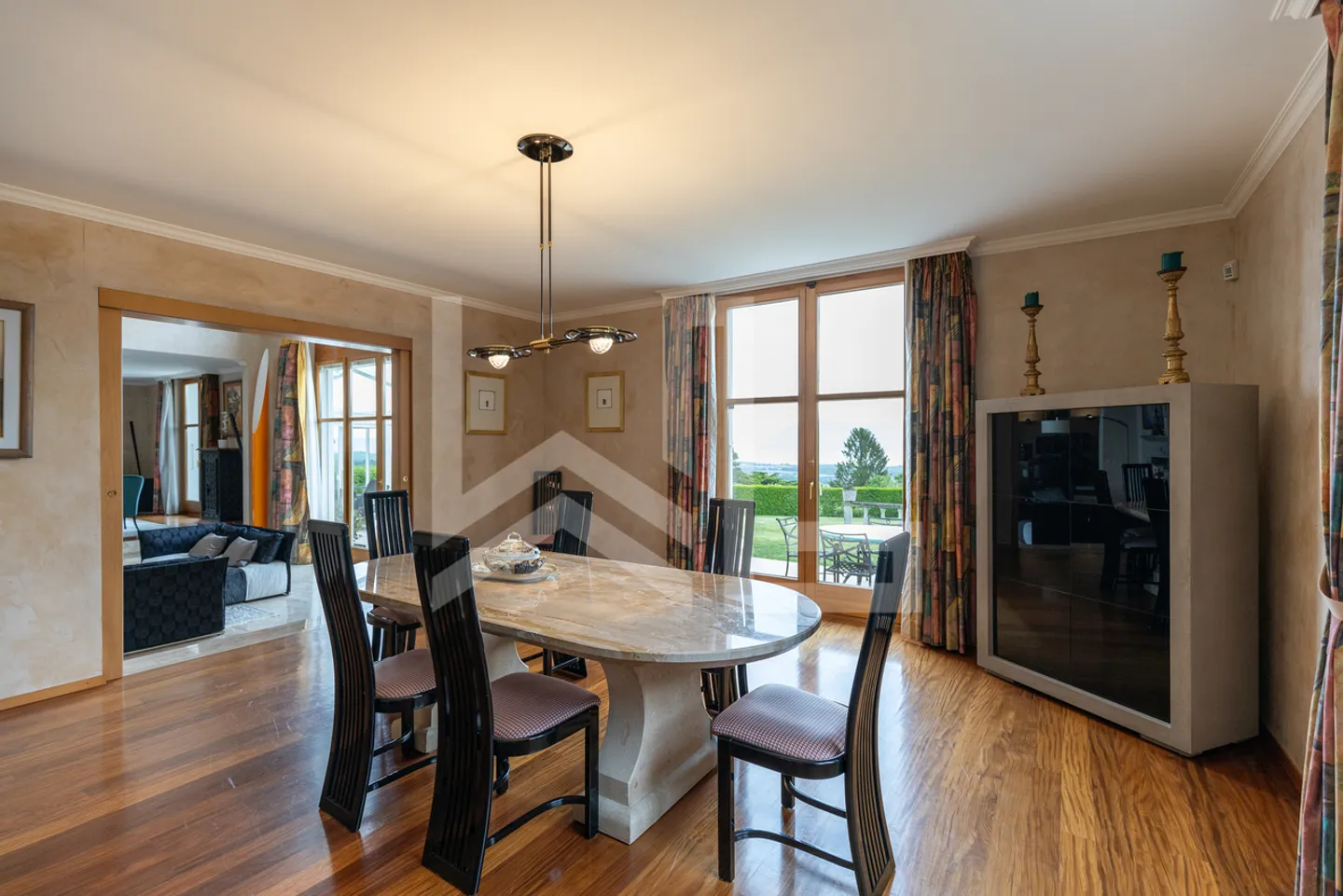 Villa mit atemberaubendem Blick auf die Küste, den See und die Alpen - Foto 9 von 24