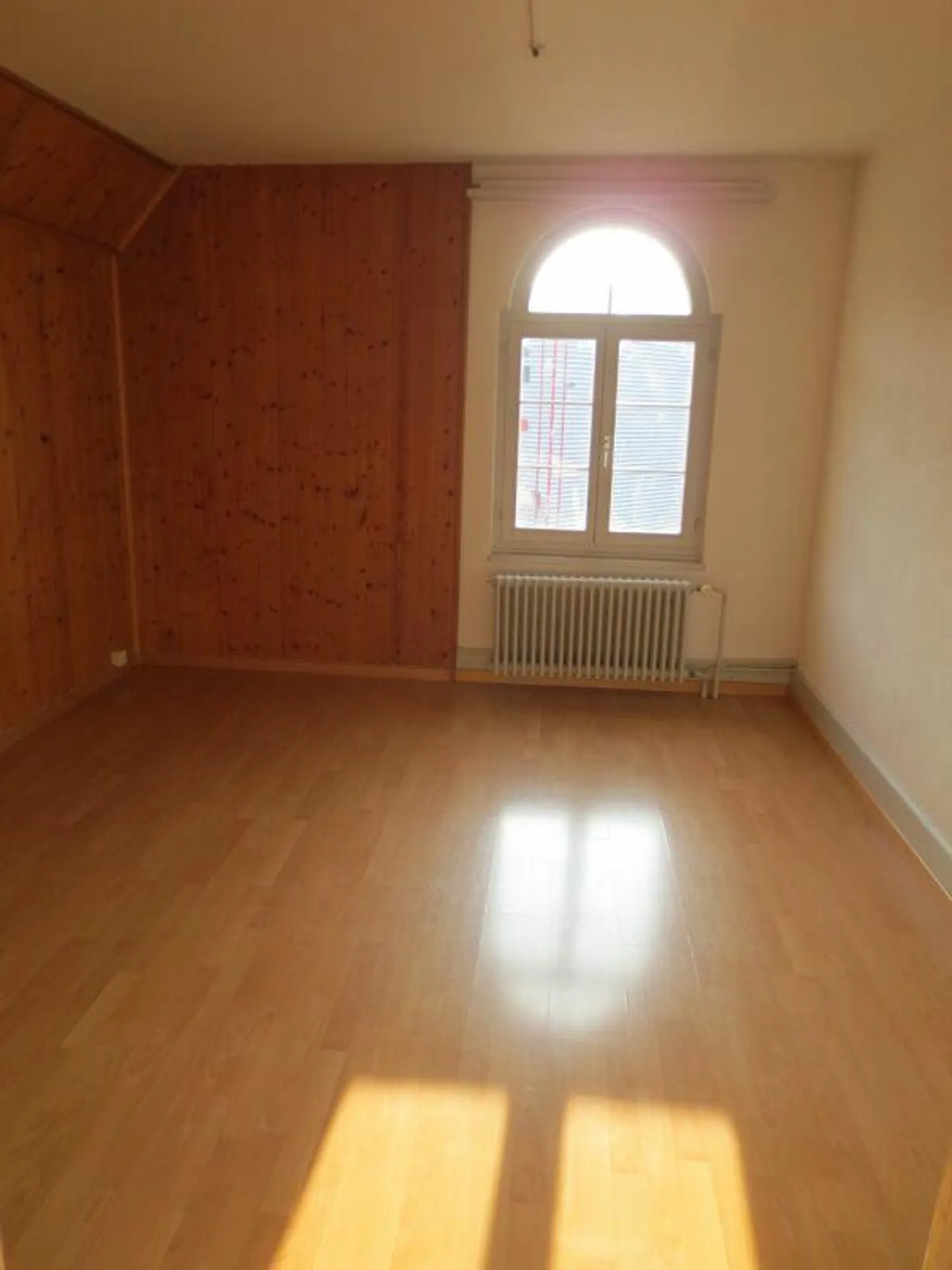 Appartement 4 pièces dans un emplacement central ! - Photo 2 sur 10