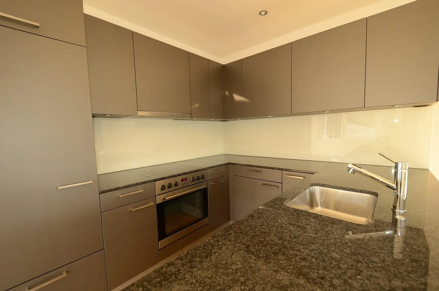Open Living Space in Liebefeld - Photo 5 of 8