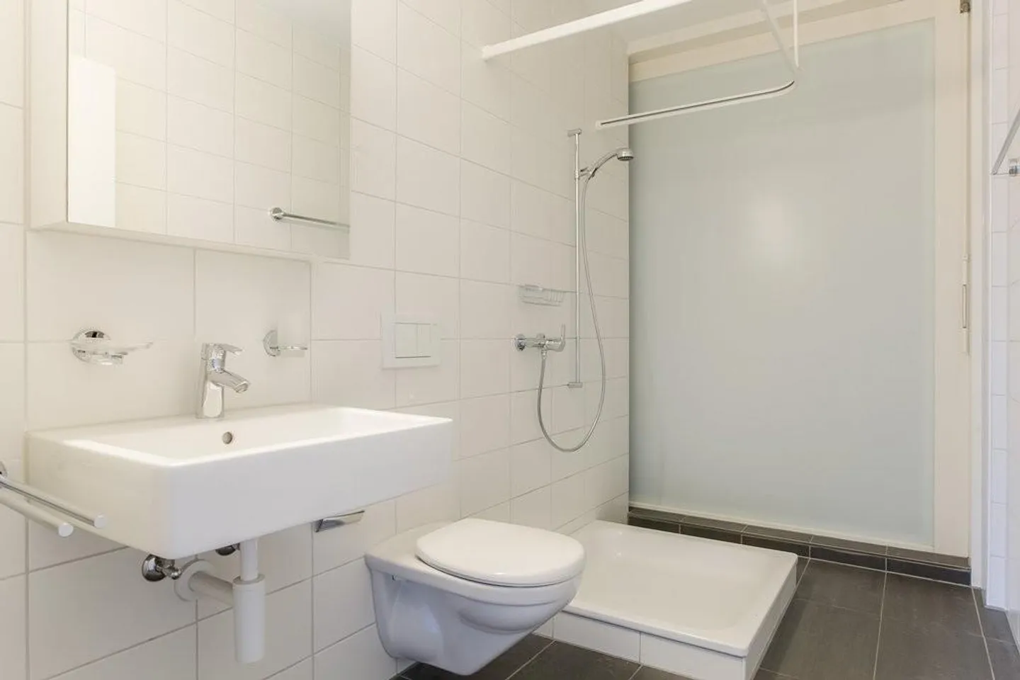 Appealing, spacious with beautiful balcony - Photo 5 of 7