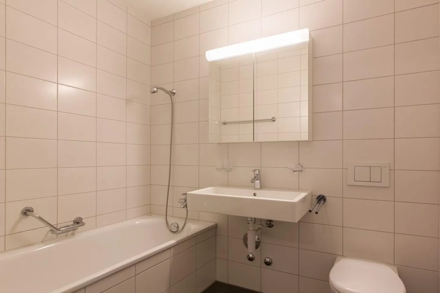 Appealing, spacious with beautiful balcony - Photo 4 of 7