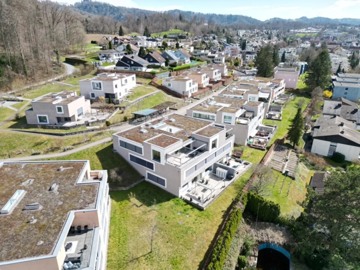 «Modernes Zuhause mit Lift, viel Licht und herrlicher Bergsicht» - Foto 1 von 12