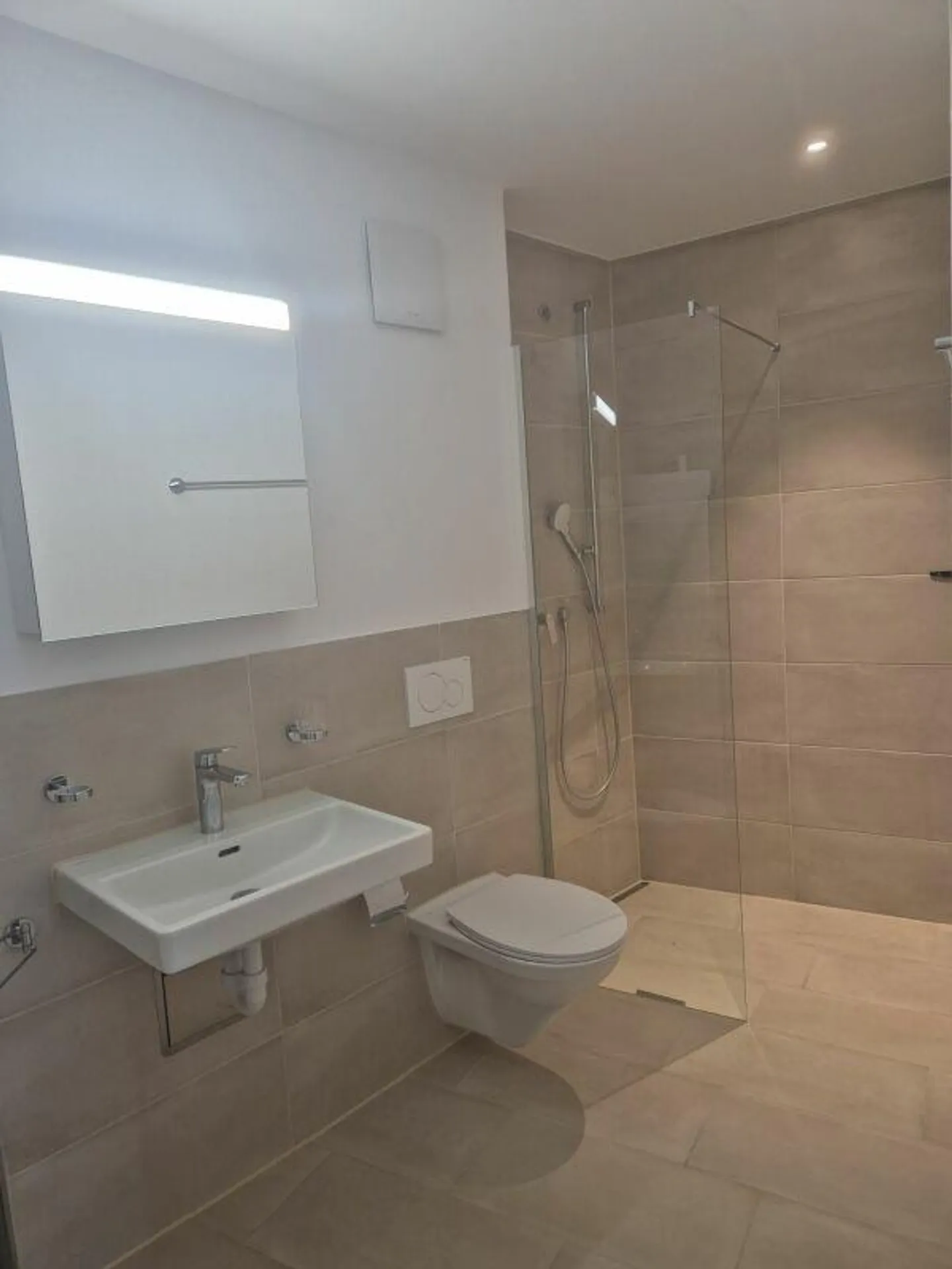 Modernes 4.5-Zimmer Apartment - Foto 8 von 13