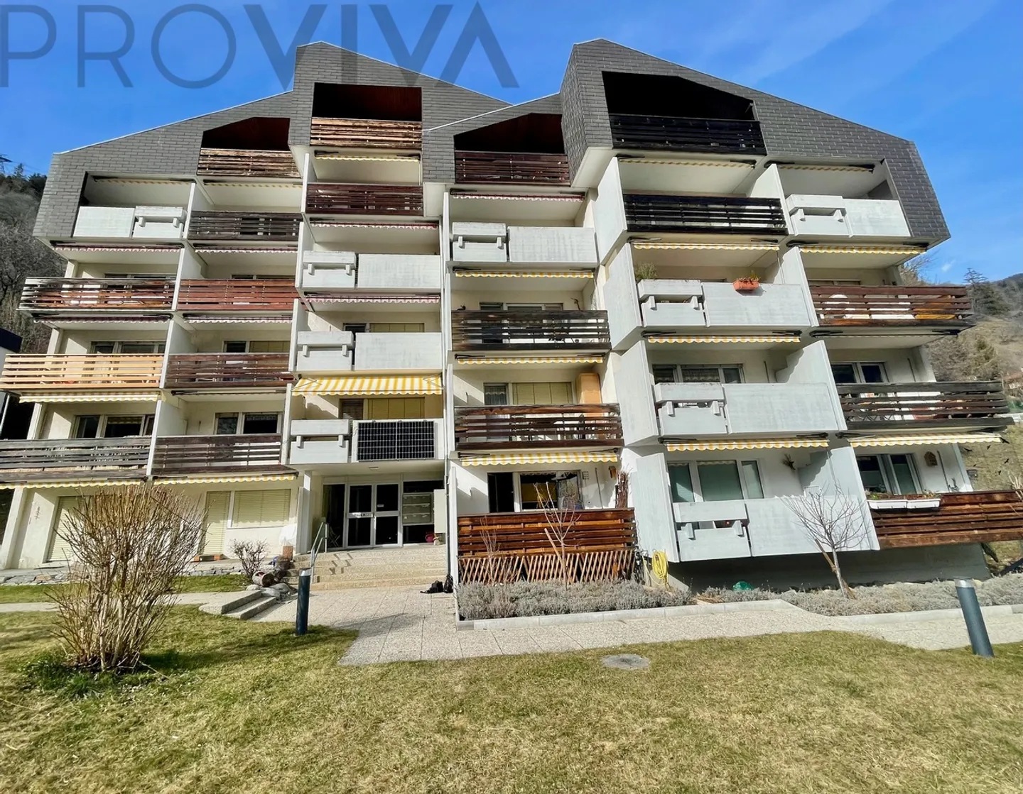 Completamente ristrutturato nella più bella posizione soleggiata nella regione dell'Aletsch - Foto 2 di 7