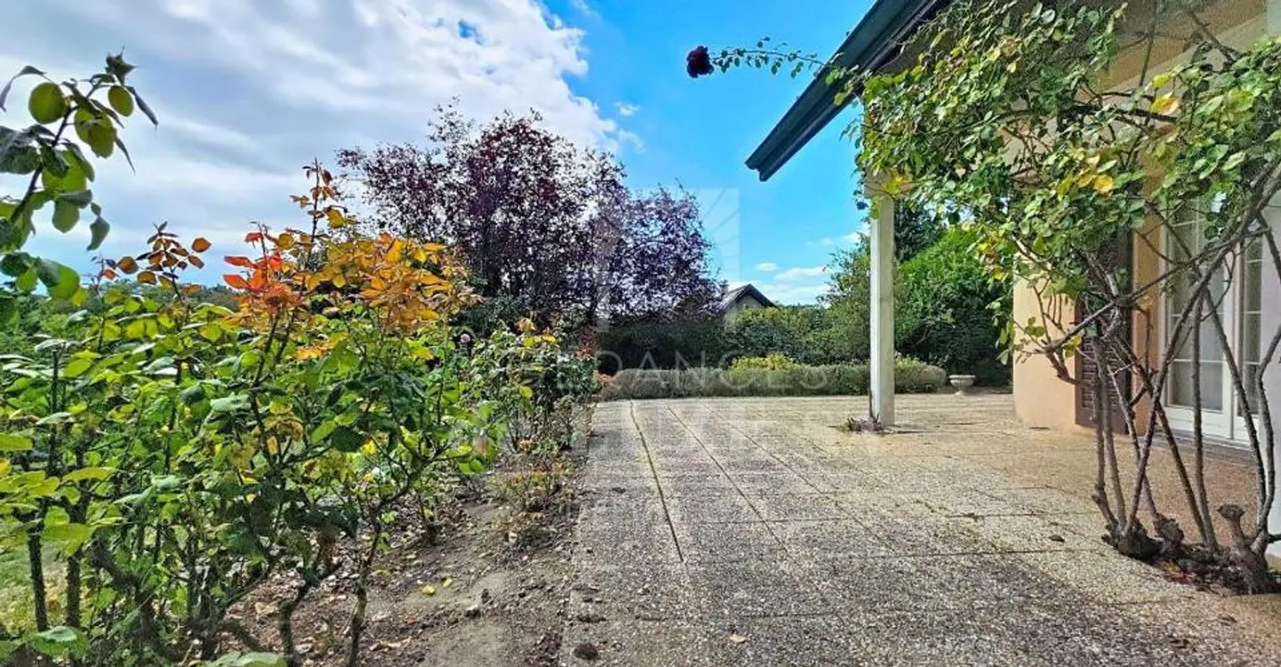 EN EXCLUSIVITE - Spacieuse villa individuelle familiale de 6 pièces - Photo 3 of 12