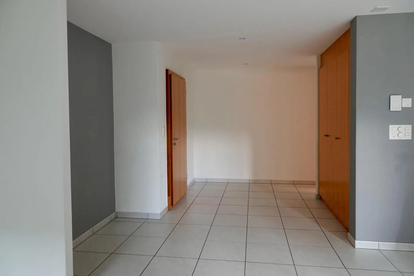 Beautiful apartment with 4.5 rooms on the ground floor, private garden and parking spaces - Photo 4 of 11