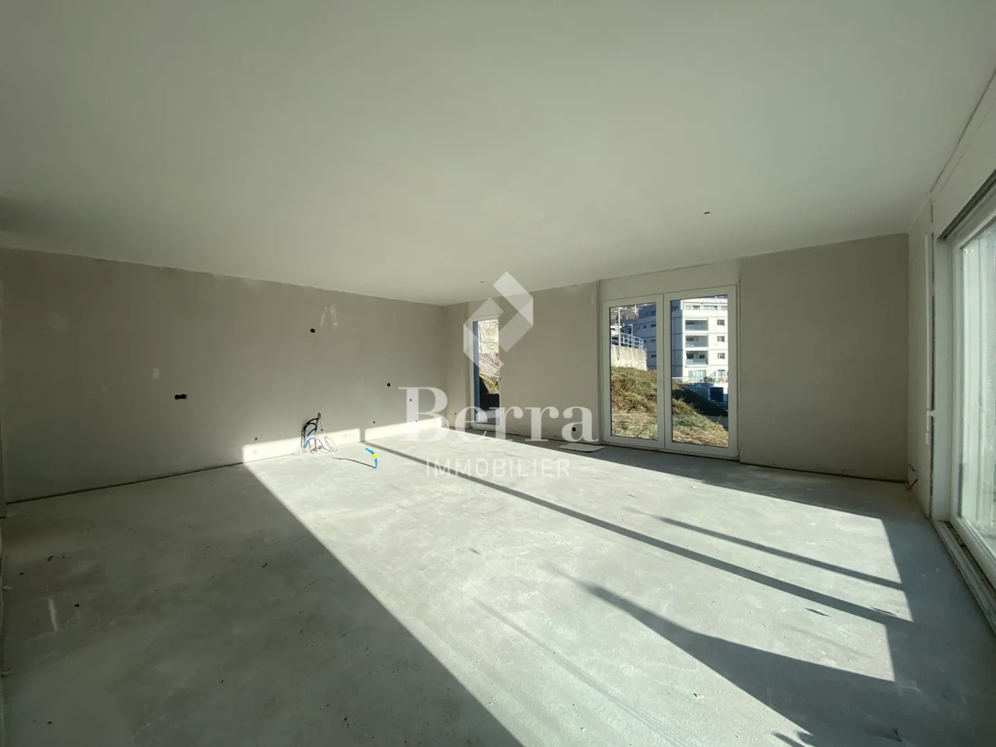 Neue angrenzende Villa mit 5,5 Zimmern verfügbar Ende April 2026 - Foto 2 von 13