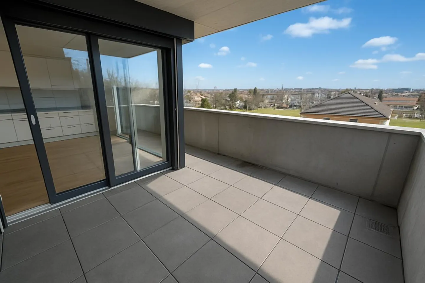 Appartamento luminoso di 3,5 stanze con vista! - Foto 2 di 15