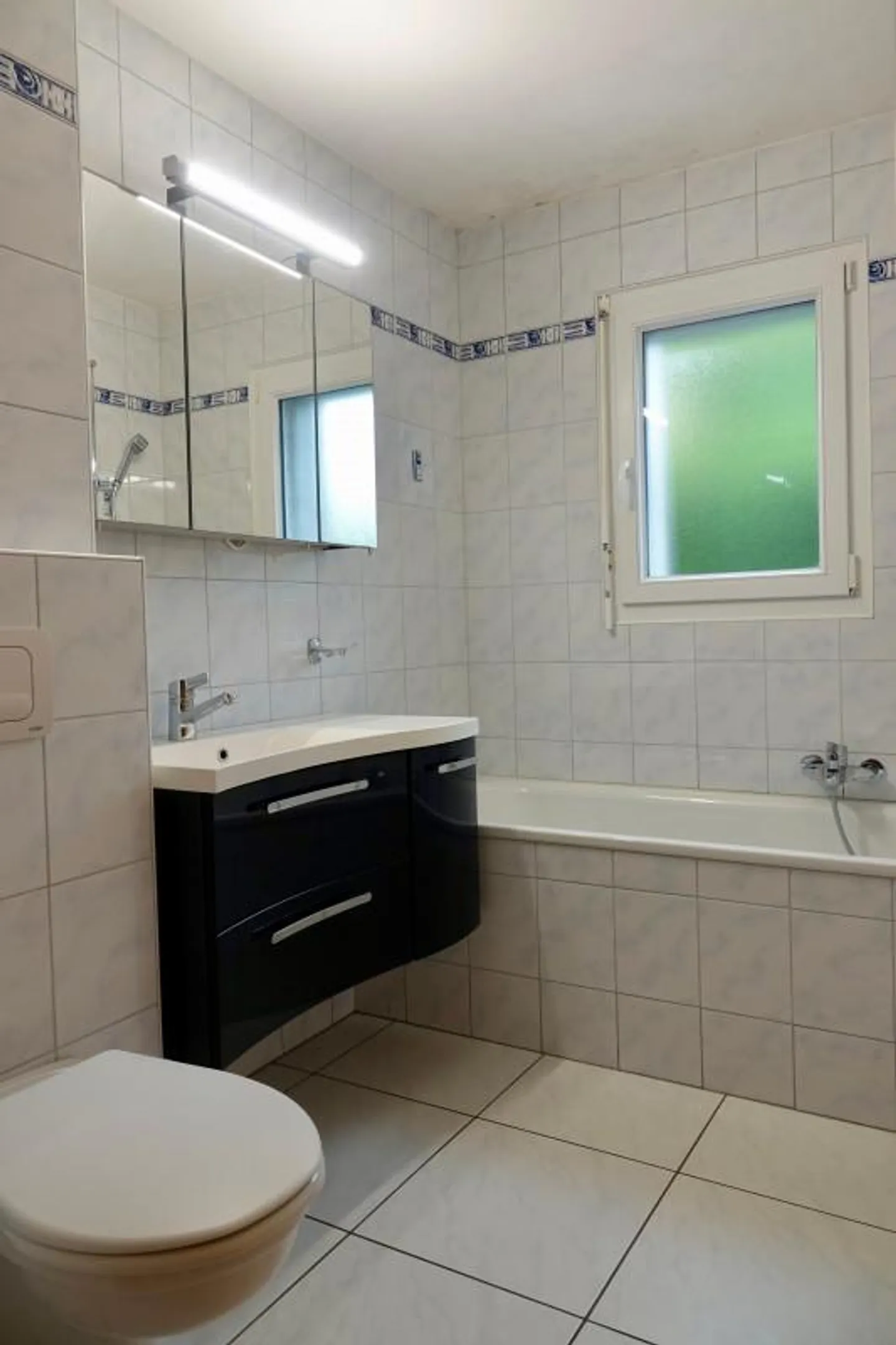 Beautiful apartment with 4.5 rooms on the ground floor, private garden and parking spaces - Photo 8 of 11