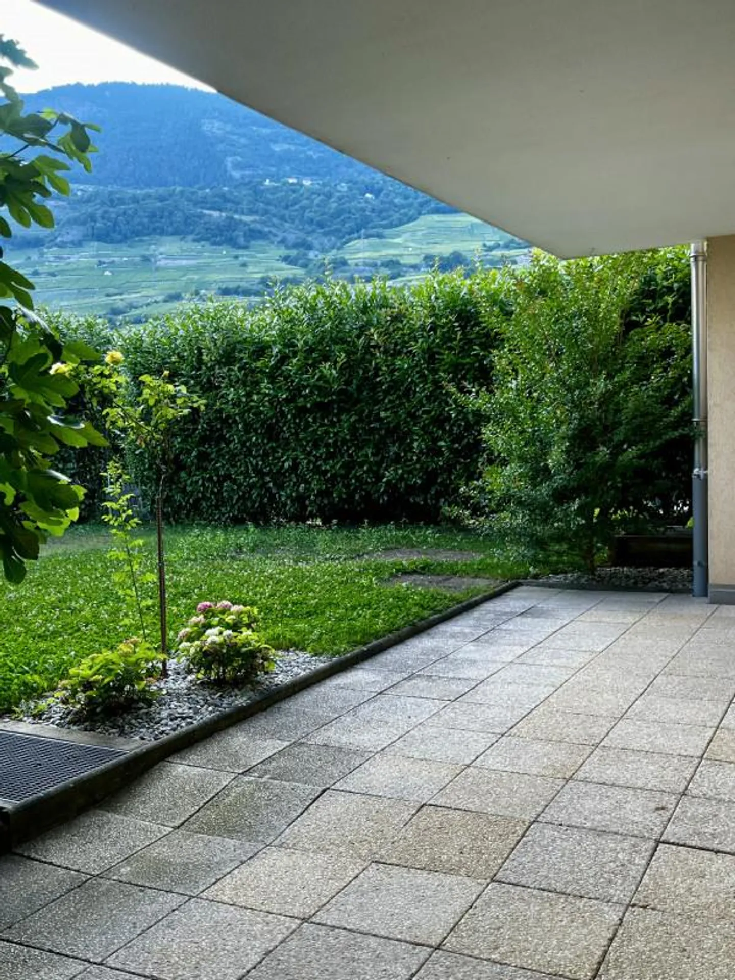 Beautiful apartment with 4.5 rooms on the ground floor, private garden and parking spaces - Photo 10 of 11