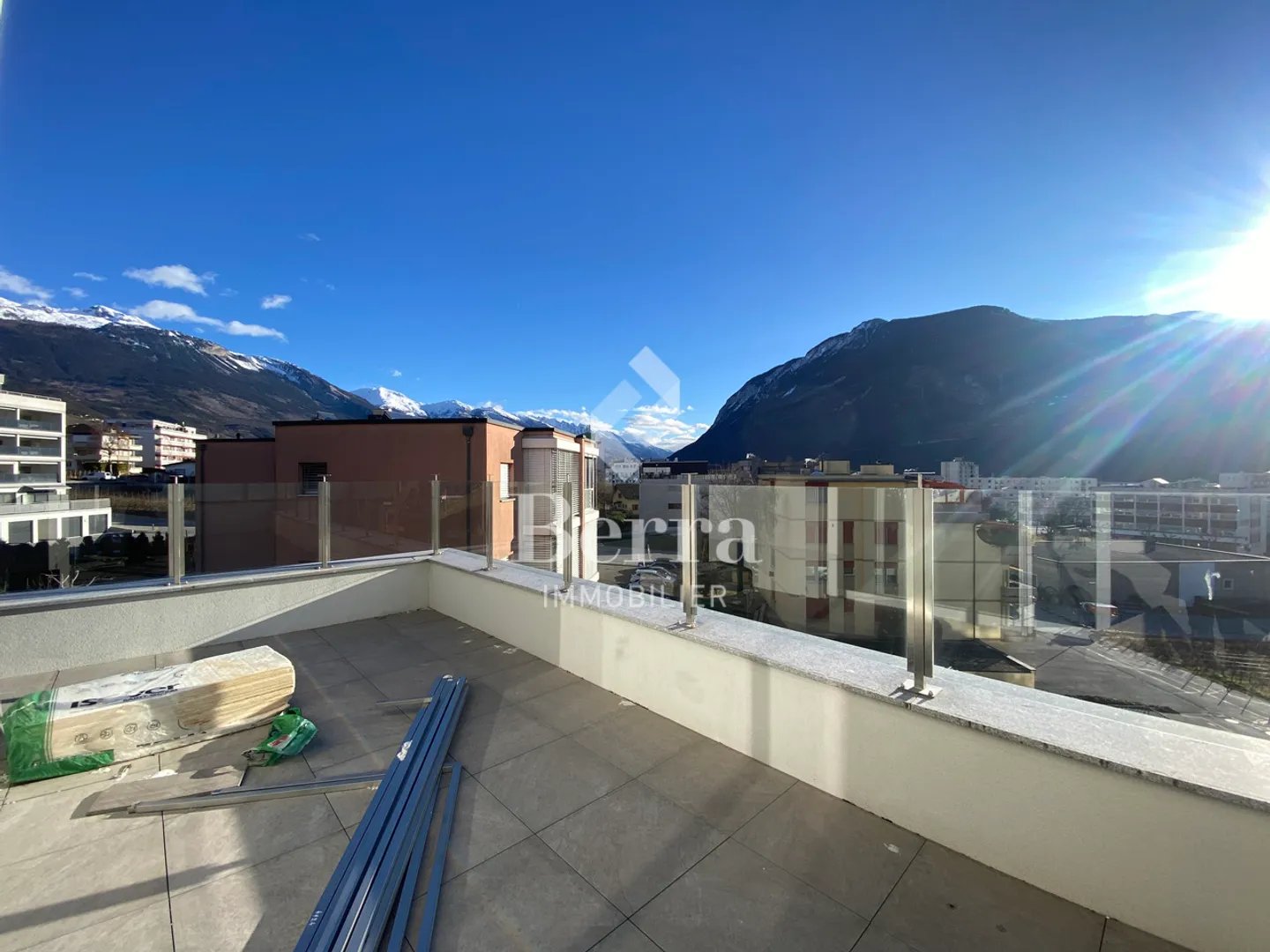 Neue angrenzende Villa mit 5,5 Zimmern verfügbar Ende April 2026 - Foto 3 von 13