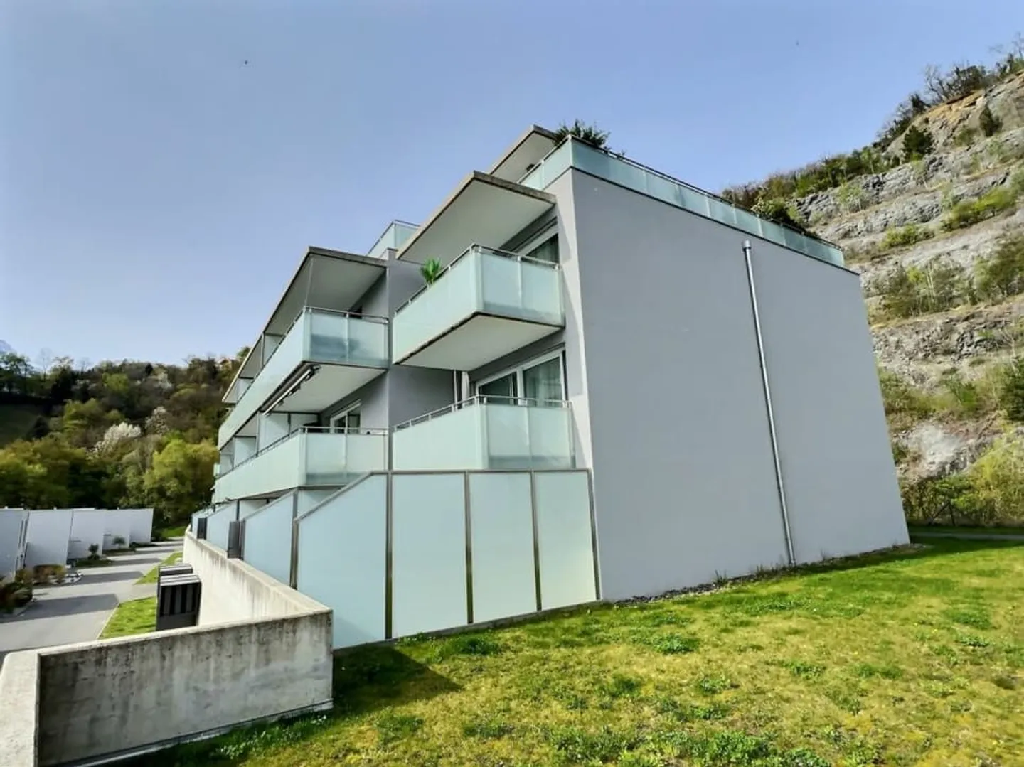 2,5p au rez avec grande terrasse - Foto 3 von 13