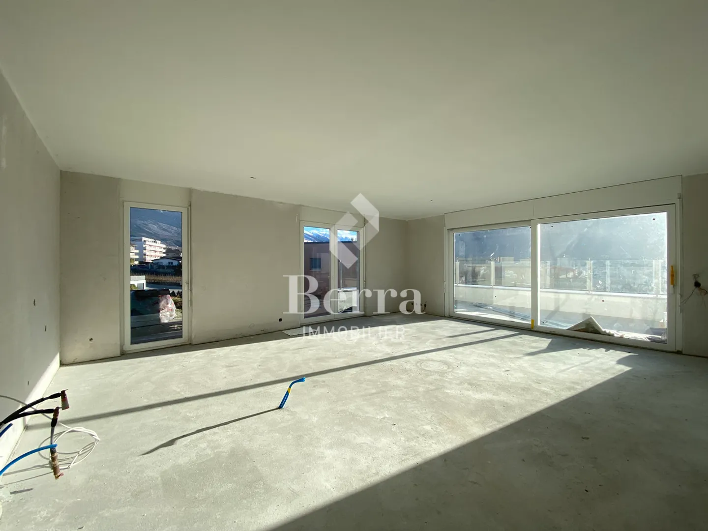 Neue angrenzende Villa mit 5,5 Zimmern verfügbar Ende April 2026 - Foto 4 von 13