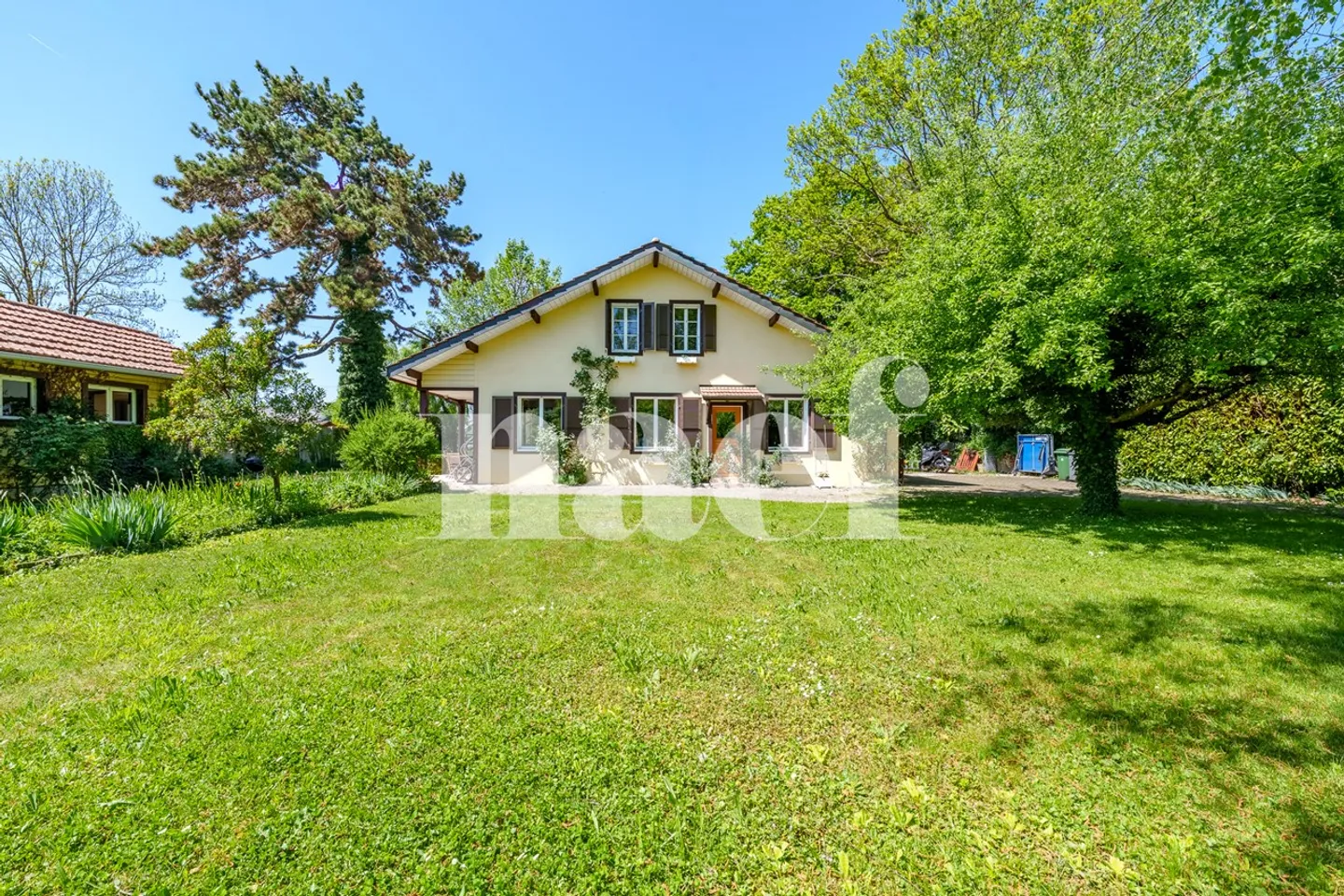 Charmante Familienvilla in der Natur - Foto 1 von 13