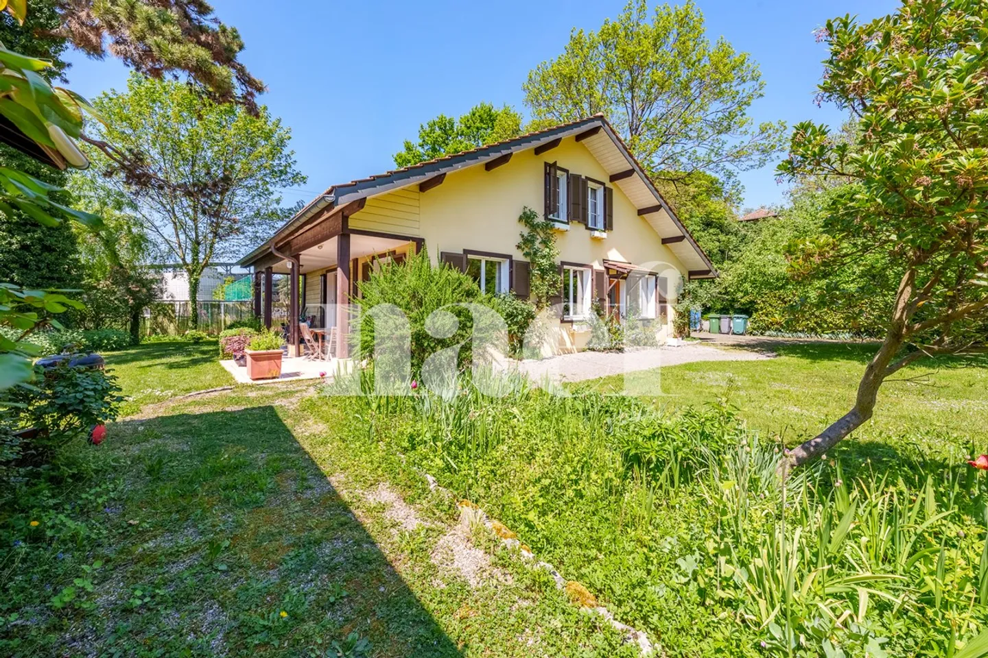 Charmante Familienvilla in der Natur - Foto 2 von 13