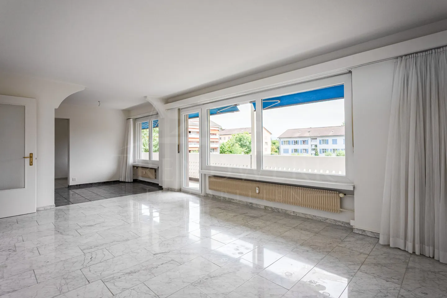 Appartement spacieux de 6,5 pièces dans un quartier calme à Rüfenacht - Photo 2 sur 12