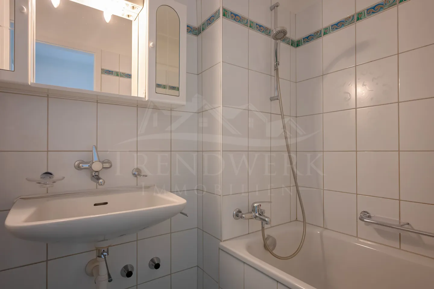 Appartement spacieux de 6,5 pièces dans un quartier calme à Rüfenacht - Photo 5 sur 12