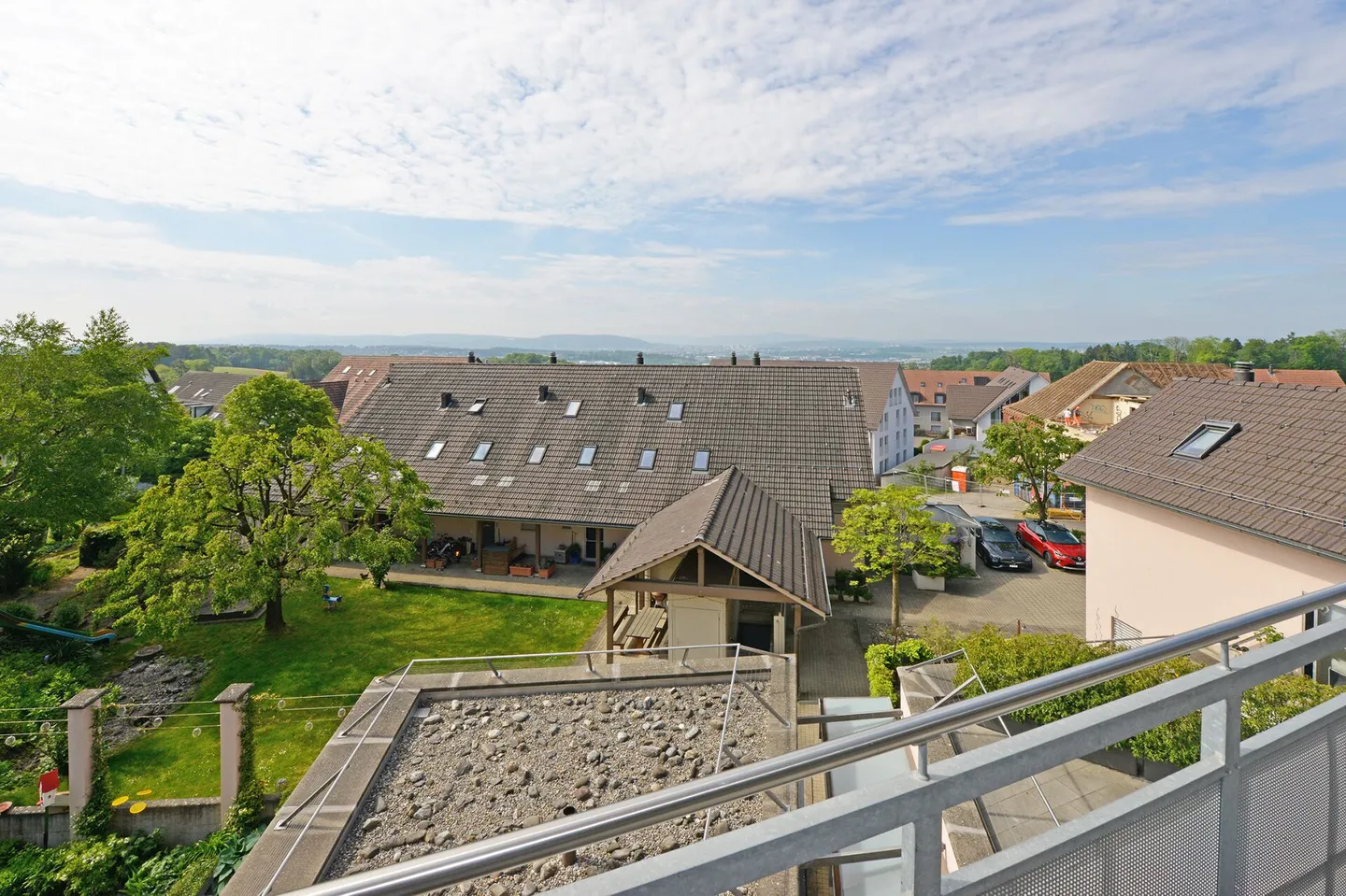 Charmant Appartement Sous Les Toits avec Vue sur Montagne - Photo 3 sur 19