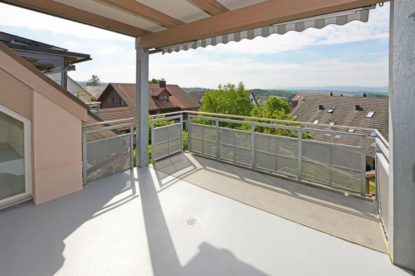 Charmant Appartement Sous Les Toits avec Vue sur Montagne - Photo 4 sur 19