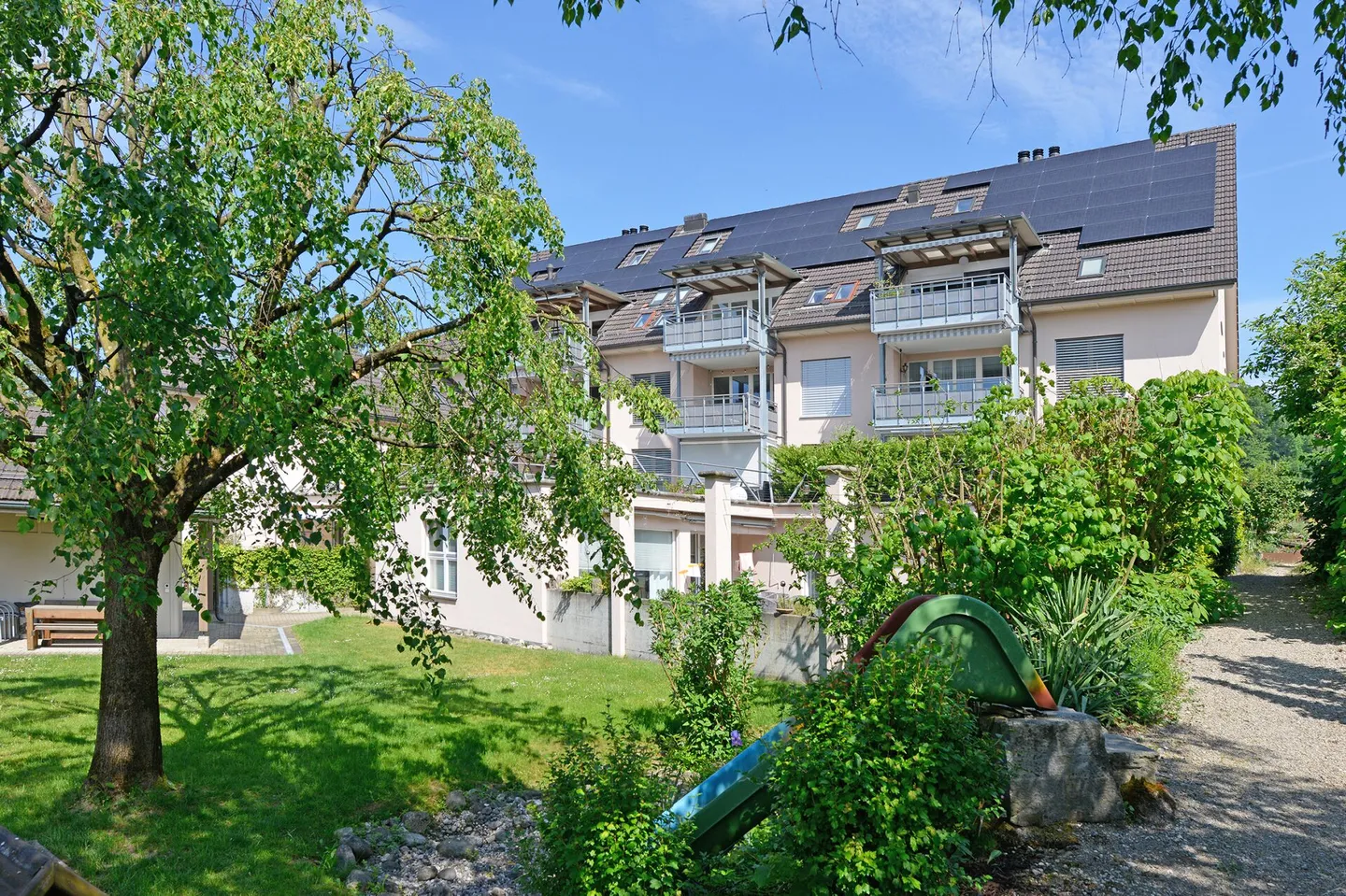 Charmant Appartement Sous Les Toits avec Vue sur Montagne - Photo 1 sur 19