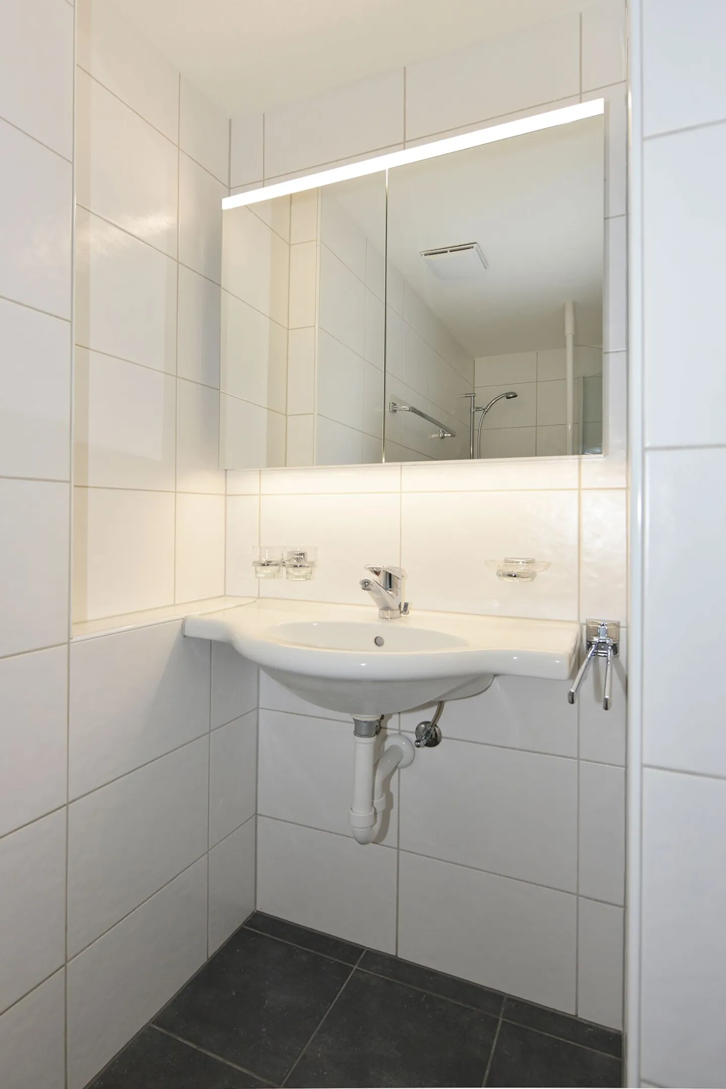 Charmant Appartement Sous Les Toits avec Vue sur Montagne - Photo 11 sur 19