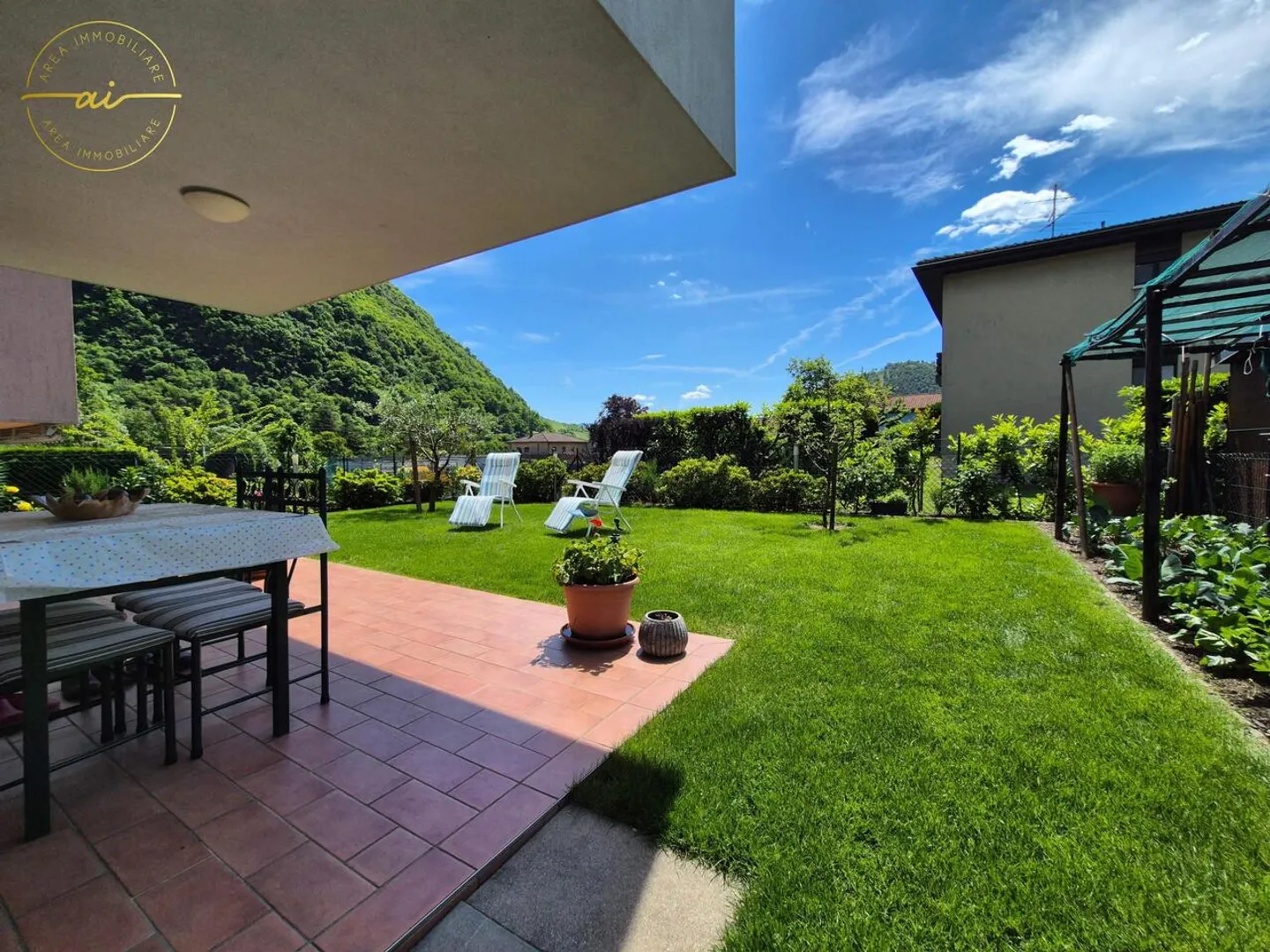 Bella casa unifamiliare con grande giardino a Mezzovico - Foto 1 di 13
