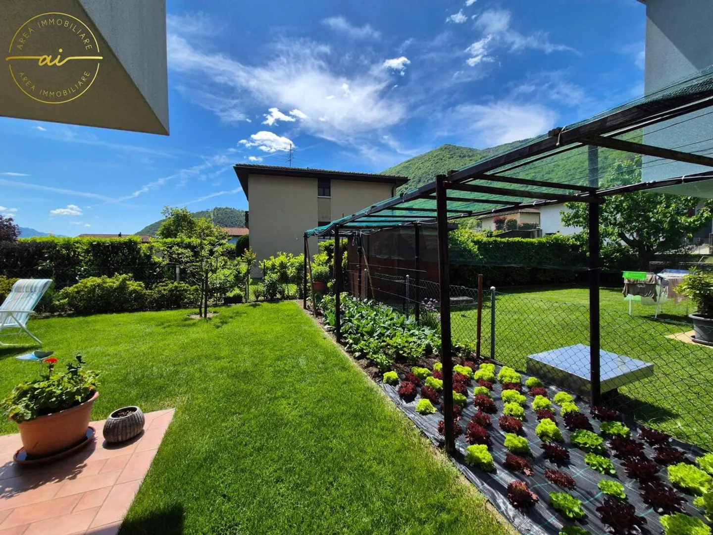 Bella casa unifamiliare con grande giardino a Mezzovico - Foto 2 di 13