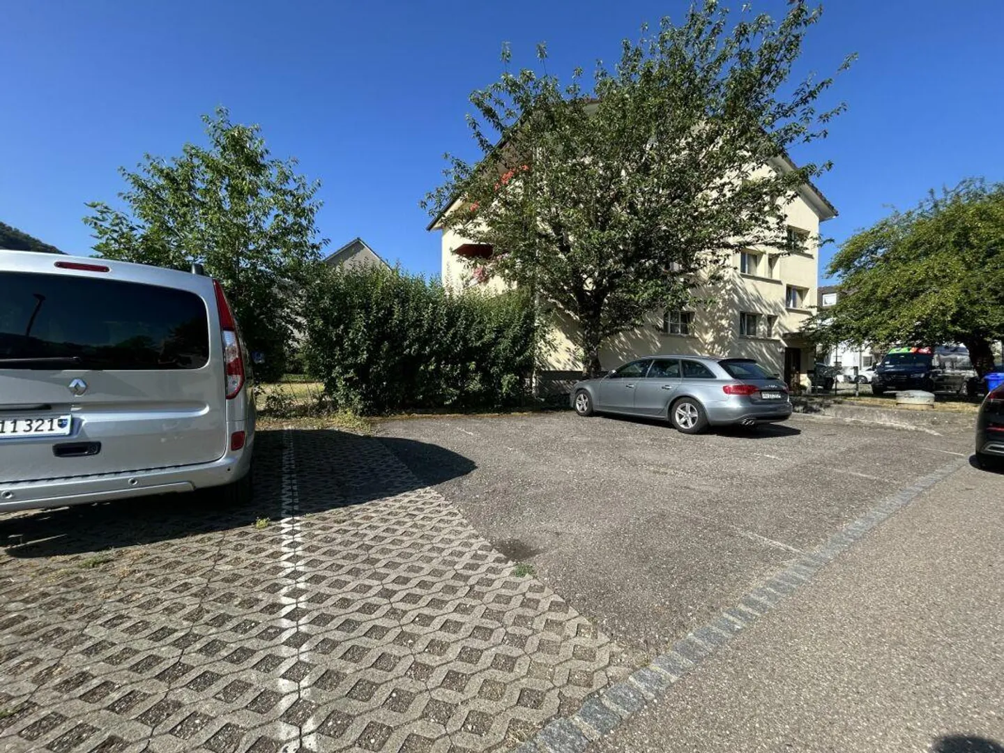 POSTI AUTO ESTERNI A FRICK - Foto 2 di 3