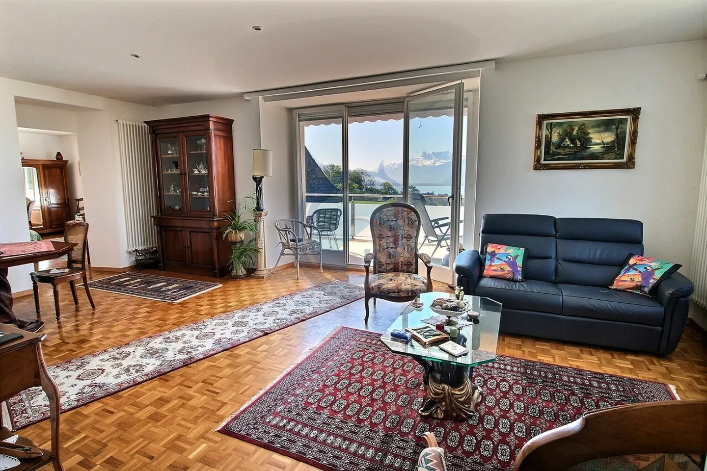 SUPERBE PROPRIÉTÉ AVEC 4 APPARTEMENTS ET VUE IMPRENABLE SUR LE LAC - Photo 8 sur 13